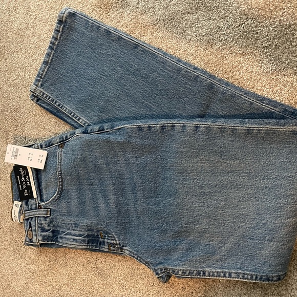NWT Abercrombie Curve Love Ultra High
Rise 90s Straight Jean Size 24 (00 reg) - Picture 3 of 3